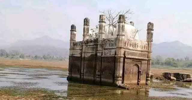 ভারতের বিহারে পানি শুকিয়ে ভেসে উঠল ১২০ বছরের প্রাচীন মসজিদ