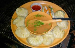 সহজেই তৈরি করতে পারেন ‘চিকেন মোমো স্যুপ’